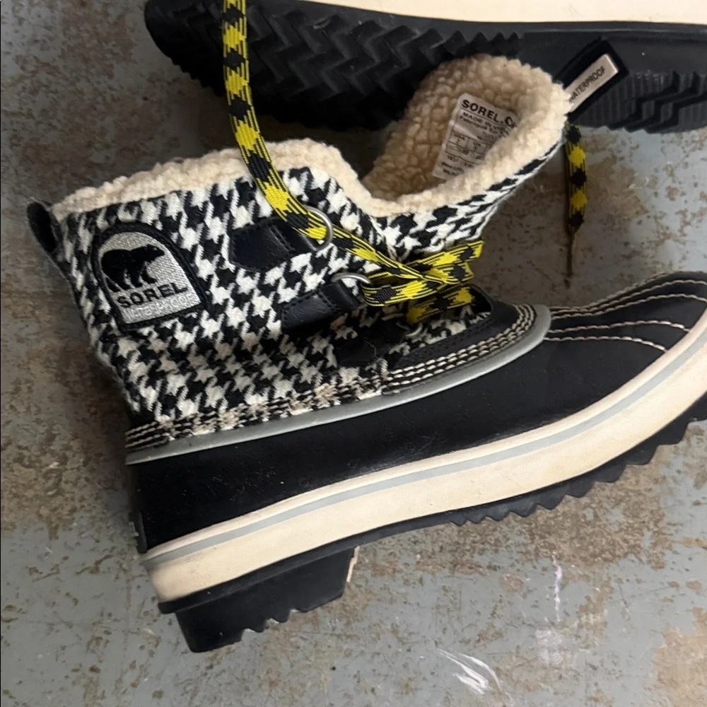 Sorel Black and Cream Winter Boots, 7 - Picture 9 of 12